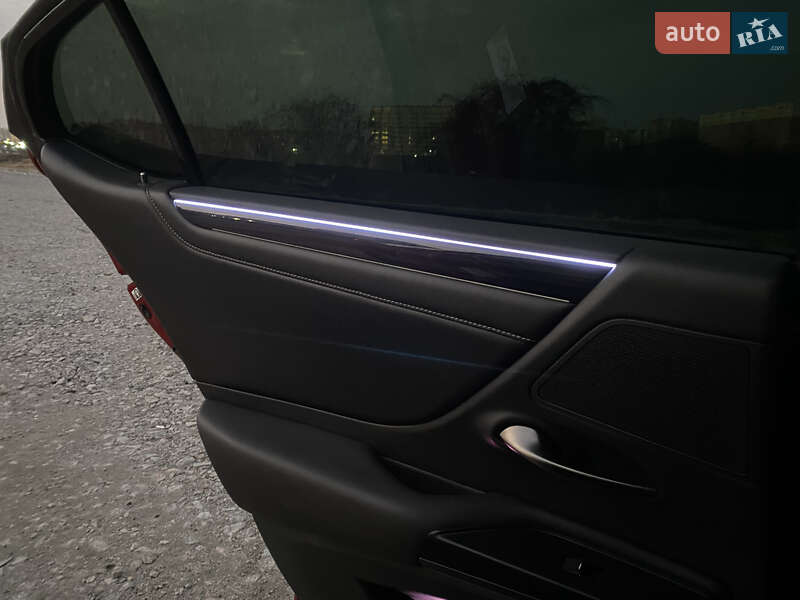 Седан Lexus ES 2019 в Киеве