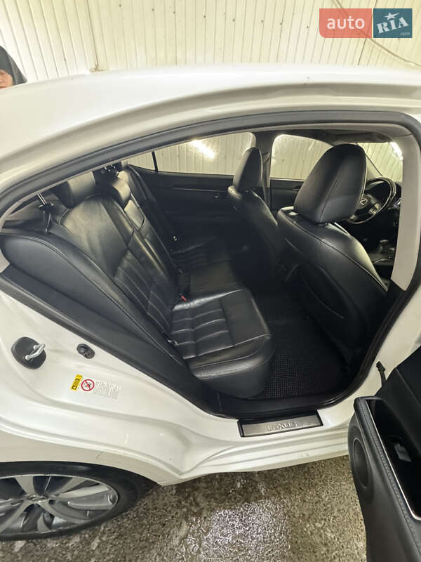 Седан Lexus ES 2015 в Киеве