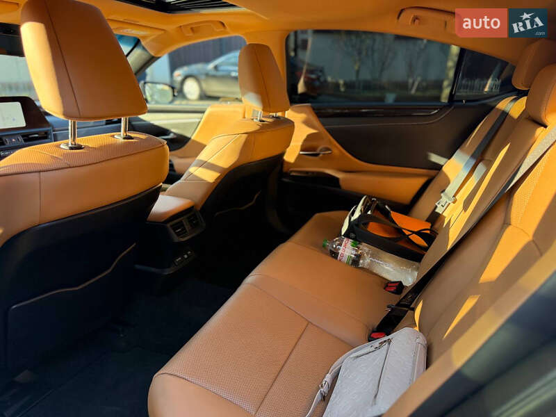 Седан Lexus ES 2023 в Одессе
