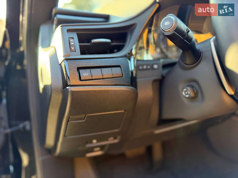 Седан Lexus ES 2023 в Одессе