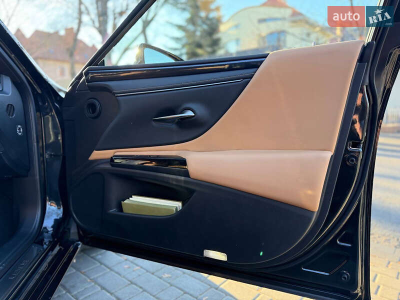 Седан Lexus ES 2023 в Одессе