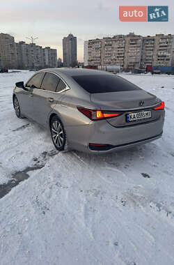 Седан Lexus ES 2019 в Киеве