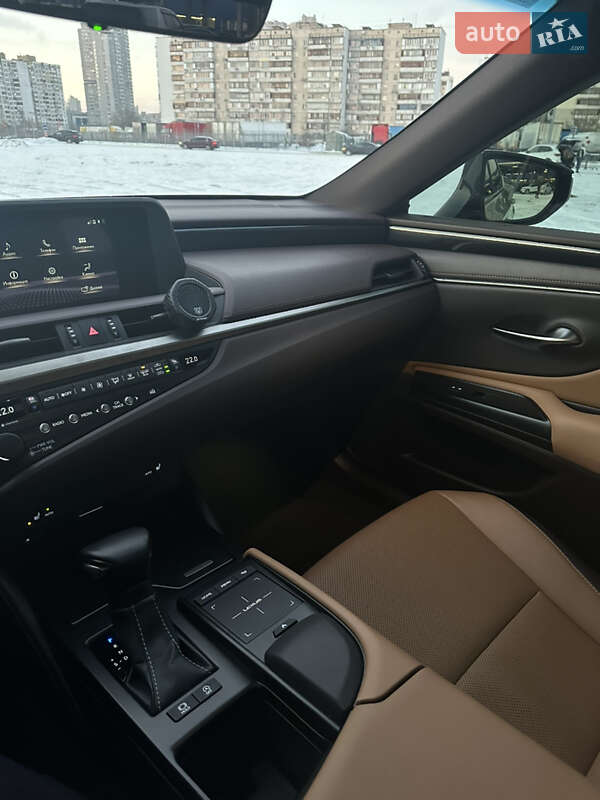 Седан Lexus ES 2019 в Киеве
