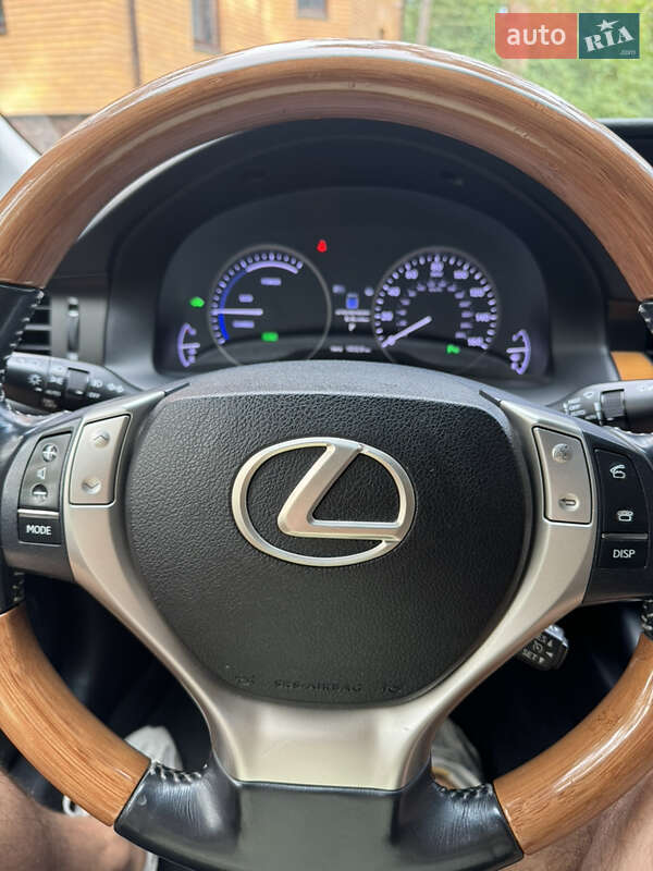 Седан Lexus ES 2014 в Ирпене