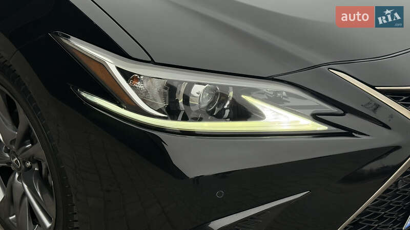 Седан Lexus ES 2019 в Виннице