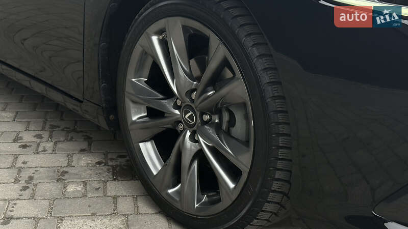 Седан Lexus ES 2019 в Виннице