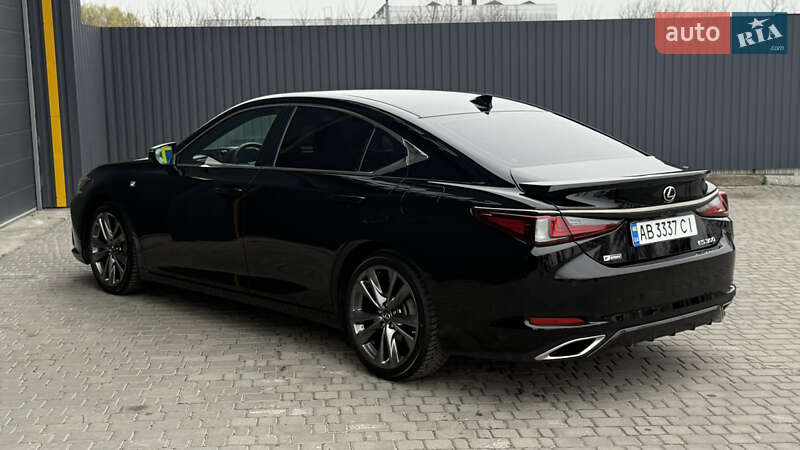 Седан Lexus ES 2019 в Виннице
