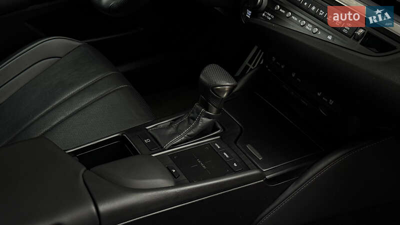 Седан Lexus ES 2019 в Виннице