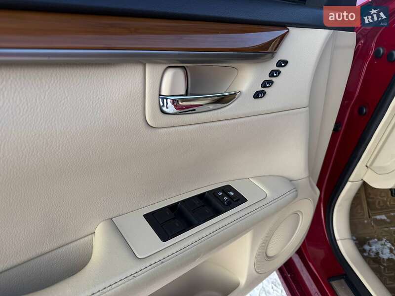 Седан Lexus ES 2014 в Киеве