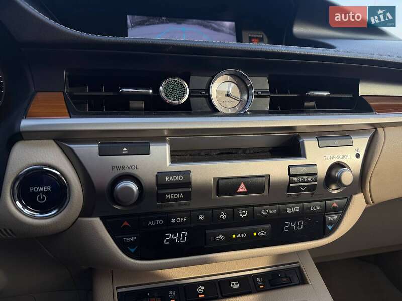 Седан Lexus ES 2014 в Киеве