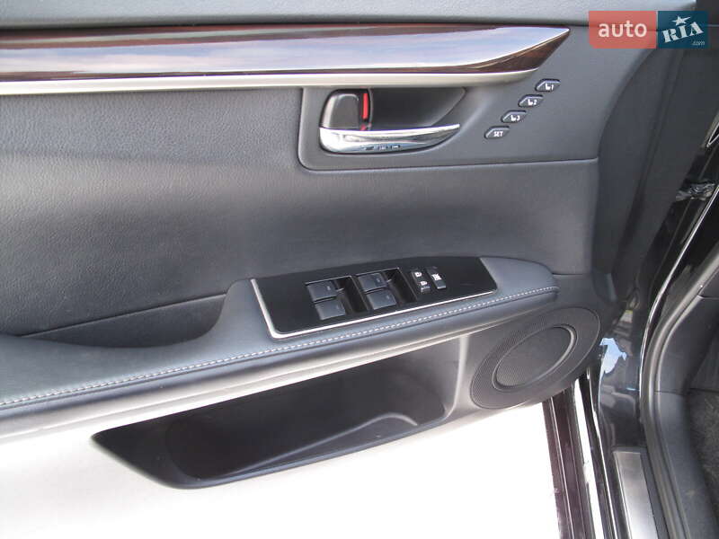 Седан Lexus ES 2016 в Киеве