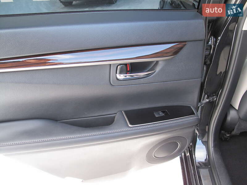 Седан Lexus ES 2016 в Киеве