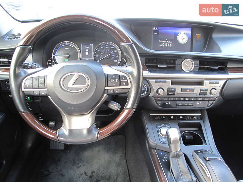 Седан Lexus ES 2016 в Киеве