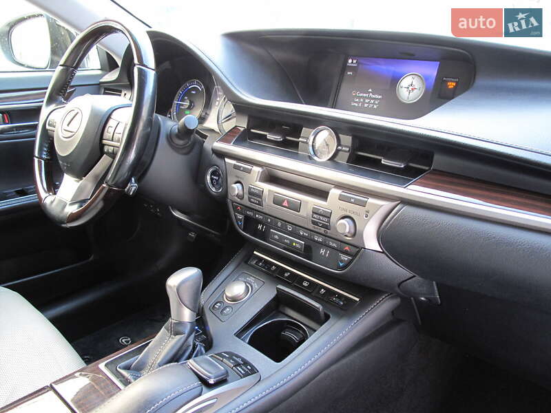 Седан Lexus ES 2016 в Киеве