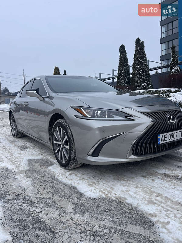 2019 Lexus ES, VIN JTHB11B1202021162:plate — фото 1 (autoria)