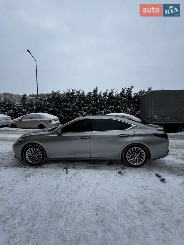 Седан Lexus ES 2023 в Киеве