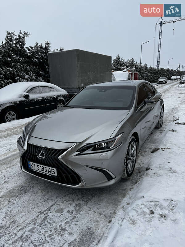 Седан Lexus ES 2023 в Киеве