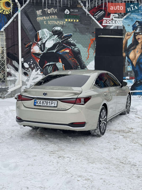 Седан Lexus ES 2020 в Киеве