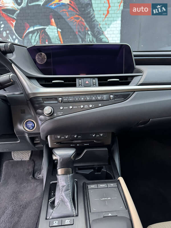 Седан Lexus ES 2020 в Киеве