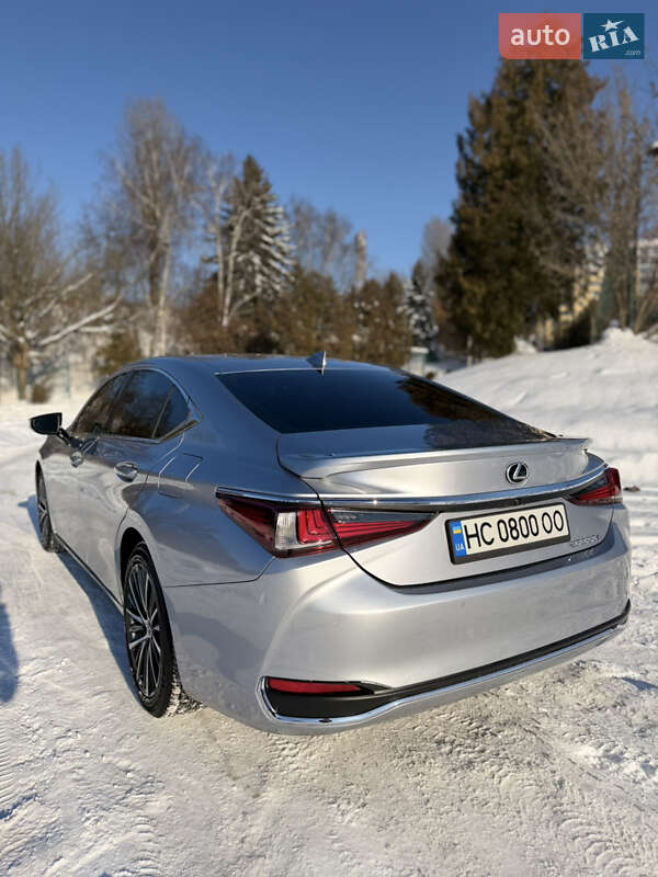 Седан Lexus ES 2024 в Львове