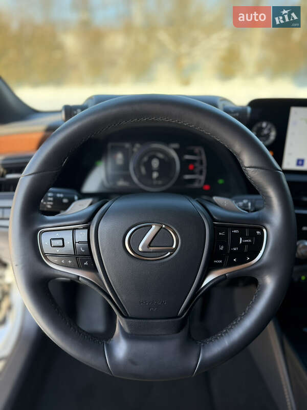 Седан Lexus ES 2024 в Львове