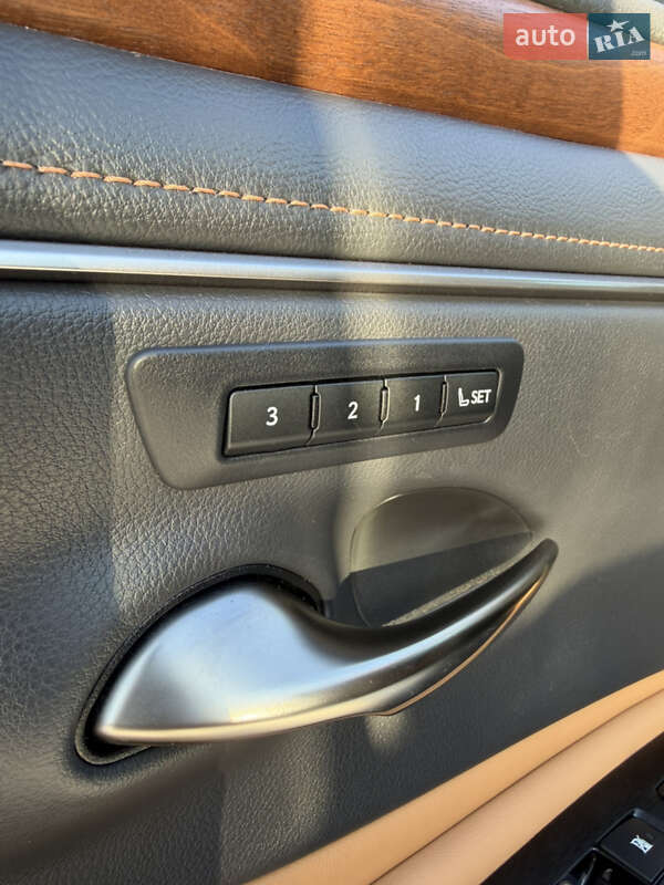 Седан Lexus ES 2024 в Львове