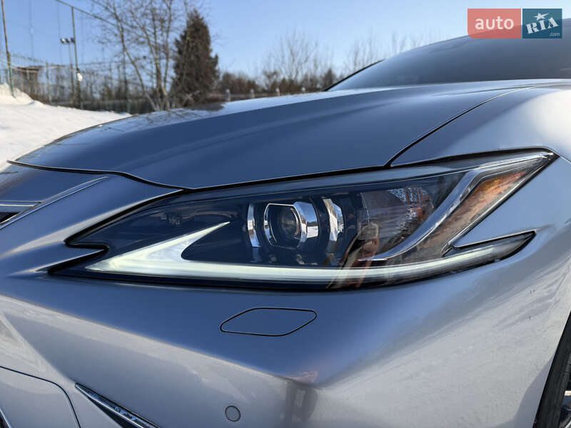 Седан Lexus ES 2024 в Львове