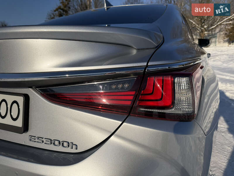 Седан Lexus ES 2024 в Львове
