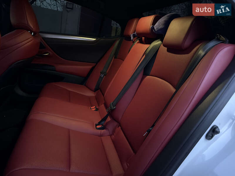 Седан Lexus ES 2020 в Одесі