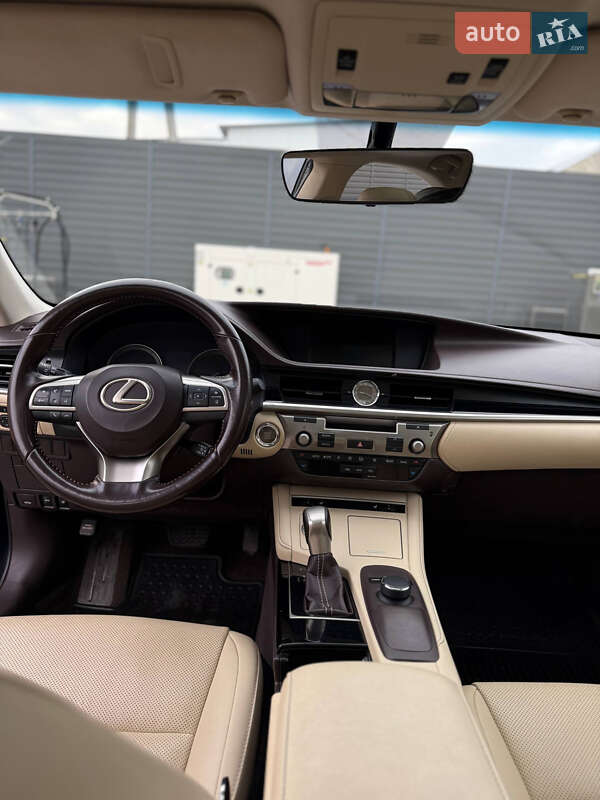 Седан Lexus ES 2017 в Рокитному