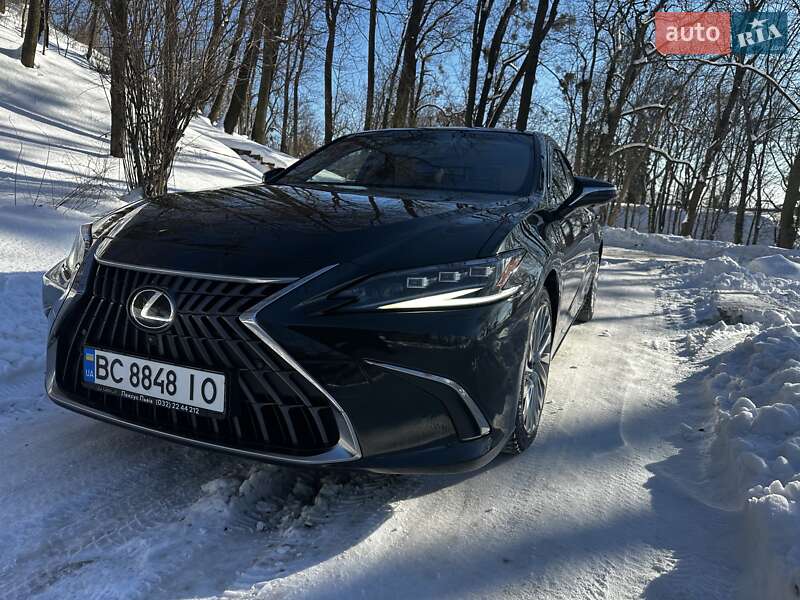 Седан Lexus ES 2022 в Львові