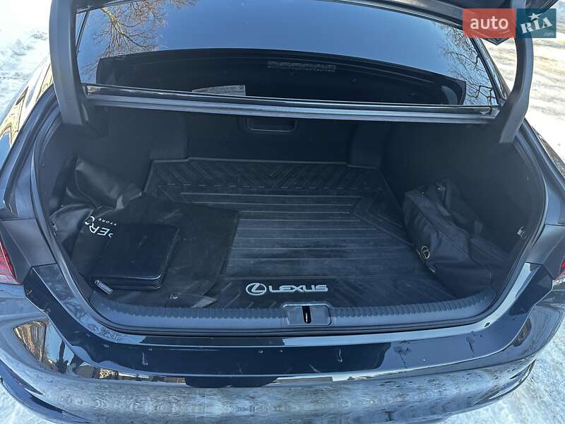 Седан Lexus ES 2022 в Львові