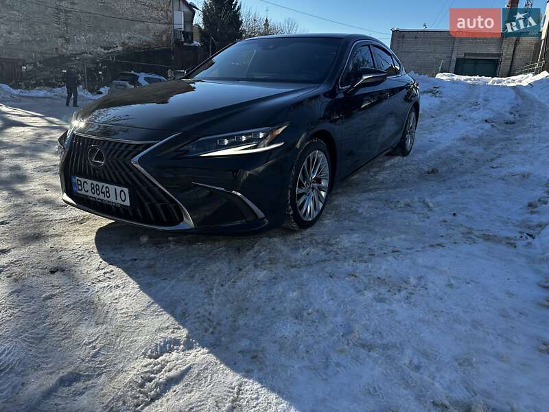 Седан Lexus ES 2022 в Львові
