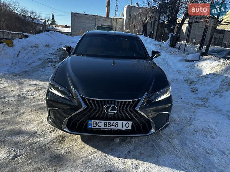 Седан Lexus ES 2022 в Львові