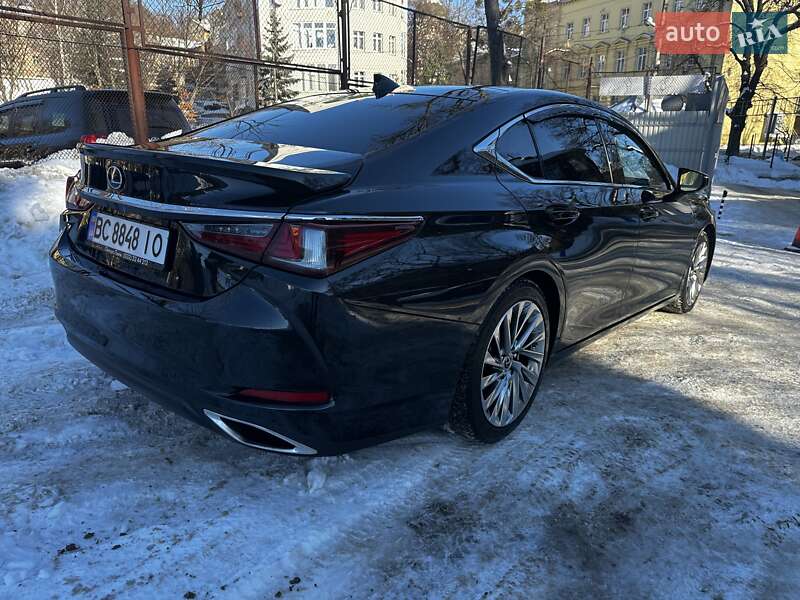 Седан Lexus ES 2022 в Львові