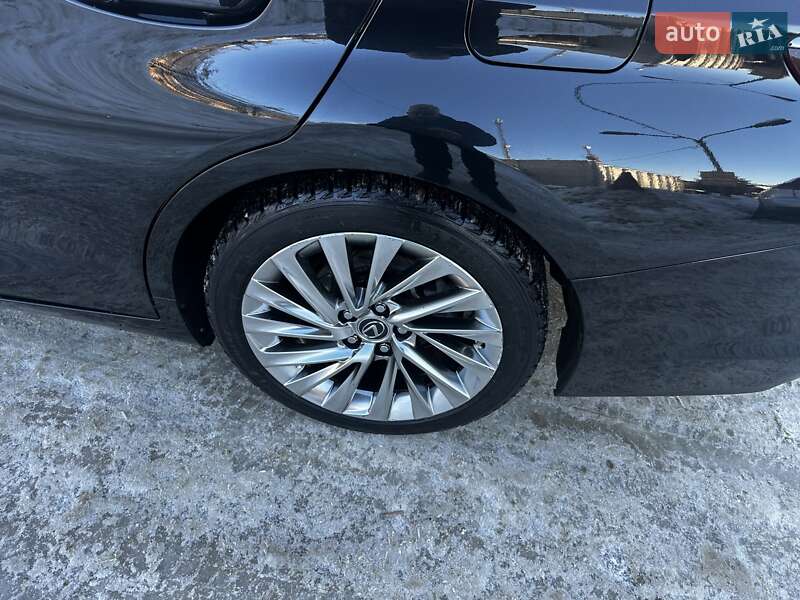 Седан Lexus ES 2022 в Львові