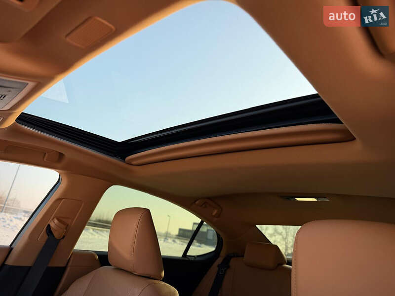 Седан Lexus ES 2022 в Києві