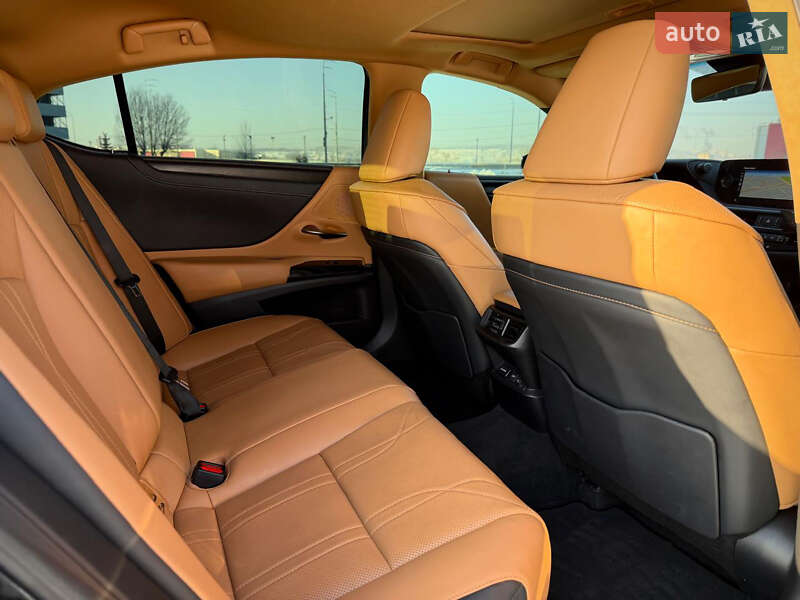 Седан Lexus ES 2022 в Києві