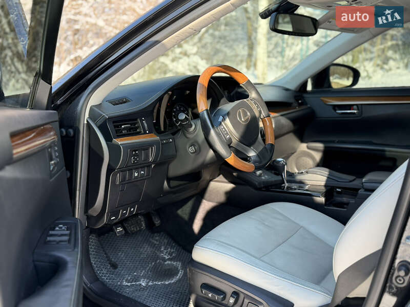 Седан Lexus ES 2013 в Киеве