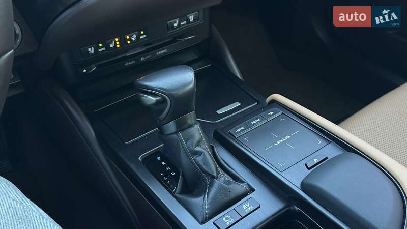 Седан Lexus ES 2021 в Києві