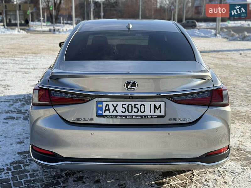 Седан Lexus ES 2019 в Харкові
