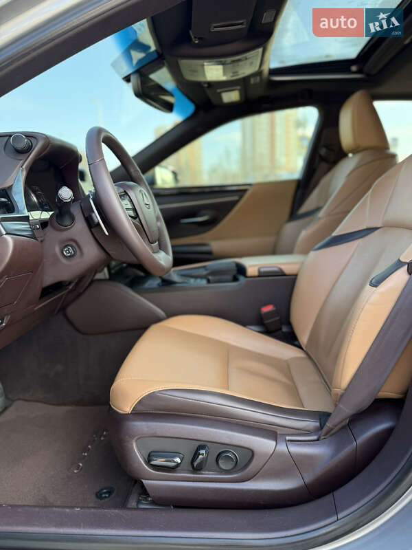 Седан Lexus ES 2019 в Харкові