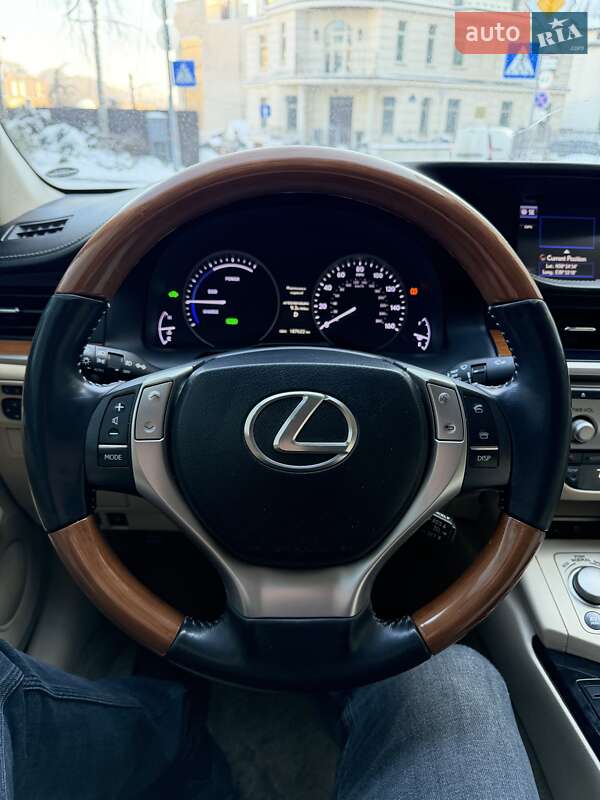 Седан Lexus ES 2013 в Києві
