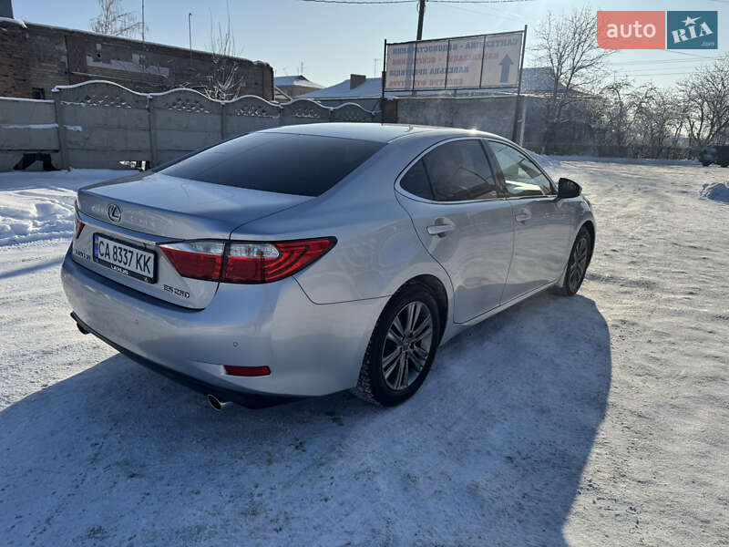 Седан Lexus ES 2012 в Погребище