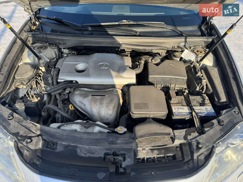 Седан Lexus ES 2012 в Погребище