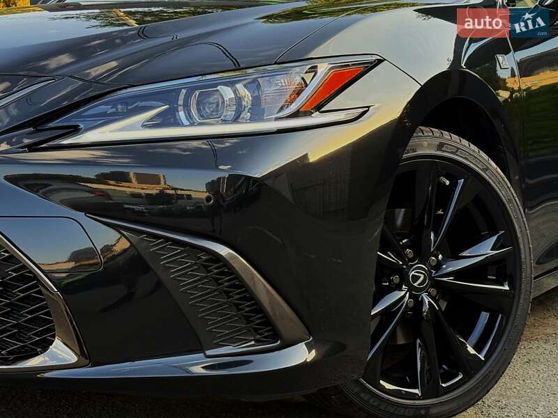 Седан Lexus ES 2023 в Киеве