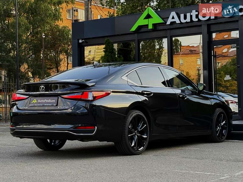 Седан Lexus ES 2023 в Киеве