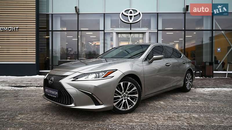 Lexus ES 2021