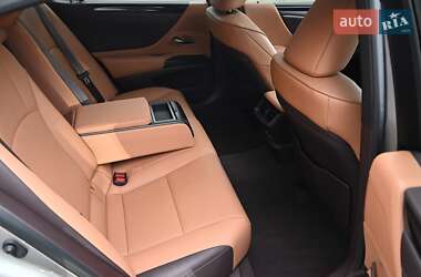 Седан Lexus ES 2021 в Киеве