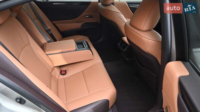 Седан Lexus ES 2021 в Киеве